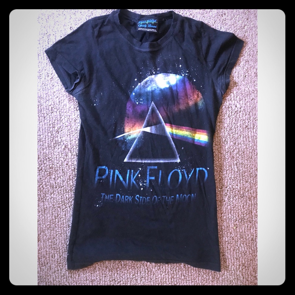 Pink Floyd tshirt. 🌈🌑